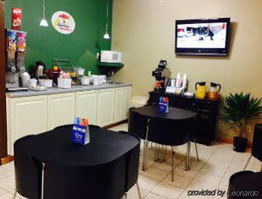 Super 8 By Wyndham Greencastle Esterno foto